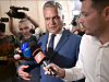 Adrian Veştea, atacat din toate direcţiile. Pentru a-l bloca au fost activate fermele de boţi 