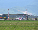 Un caz atipic în România: Aeroportul Braşov şi Romatsa nu sunt în război, dar se judecă 