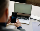 De la telefonul mobil la aprobarea creditului: cum funcționează procesul digital de finanțare
