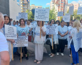 Pentru noul Guvern: protest la Fiscul din Brașov. „Să ştie că este o nemulţumire largă în rândul populaţiei faţă de legea salarizării pe care vor să o adopte”