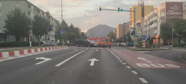 Drum liber, dar tot s-au „întâlnit” în intersecţie la 5 dimineaţa