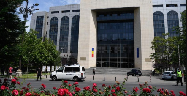 Din Brașov, crede în a lui „Justiție”: S-a luptat cu Băsescu, a cerut „Turul 2 înapoi”, acum a deschis proces pentru  dizolvarea PNL, USR și a UDMR 