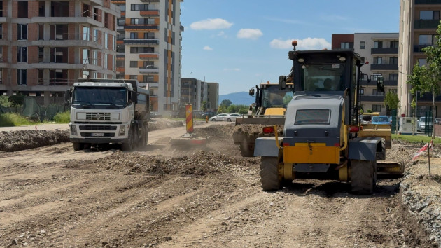 Strada IC Brătianu din Brașov a intrat în asfaltare. Lucrările sunt plătite de dezvoltatorii imobiliari