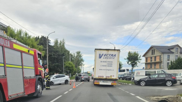 DN 1, blocat la Codlea. 3 maşini în coliziune