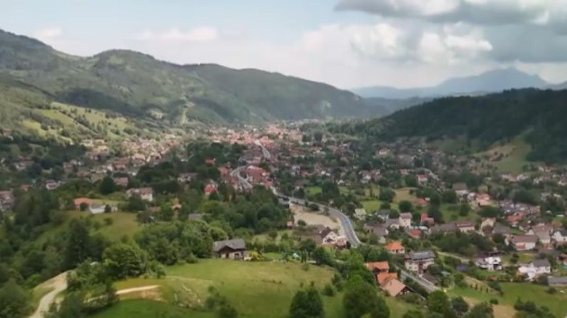 1.700 de case goale în zona Bran - Moieciu, doar 600 declarate „cu margarete”.  Numărul afacerilor de vânzare în zonă, în creștere cu 86% față de anul trecut