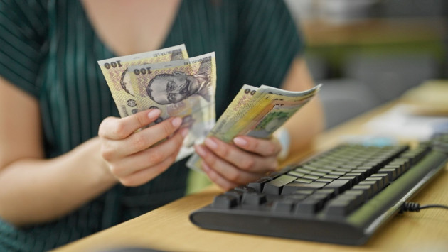 Statul dă 125 de lei angajaţilor şi cere încă 284 de lei firmelor