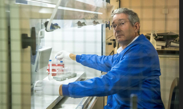 Primul vaccin conceput integral de Inteligenţa Artificială a fost testat pe oameni 