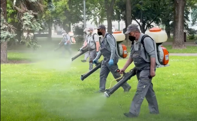 INFORMAREA POPULAŢIEI: dezinsecţie combatere ţânţari şi căpuşe;  larvicidare lucii de apă; tratamente fitosanitare pentru combatere boli şi dăunători la arbori, trandafiri şi buxus 