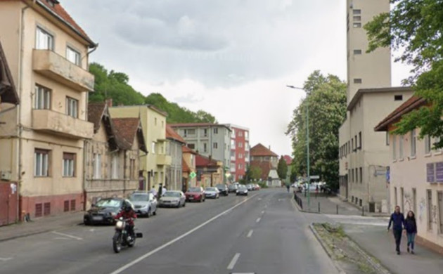 S-au întâlnit doi bețivi pe stradă