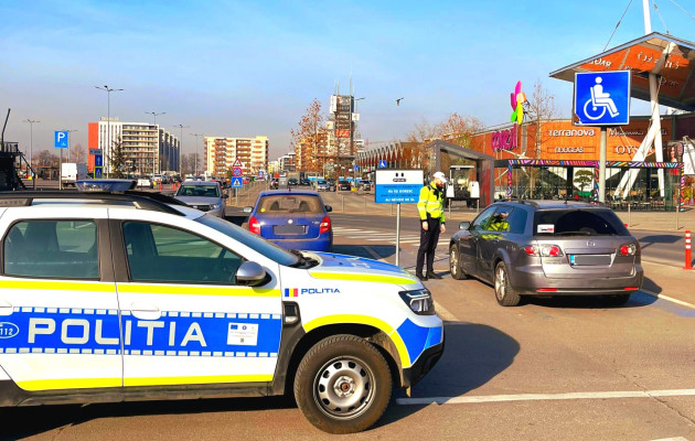 66 de amenzi, 1.621 lei/bucata. O mică „avere” din taxarea parcării fără drept pe loc cu handicap