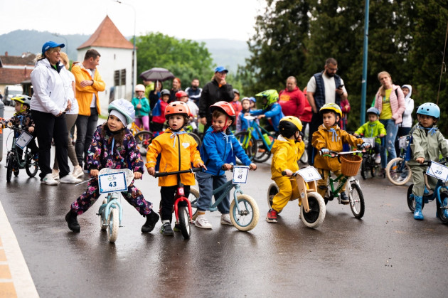Bike4Kids, pe Aleea de sub Tâmpa. Medicii de la Braşov, implicaţi într-o acţiune caritabilă pentru secţia de „plămâni sănătoşi”