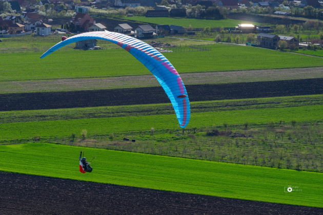 Festivalul Lempeşului: zboruri cu avionul, salturi cu paraşuta, ridicări cu balonul, 70 de lei/persoană