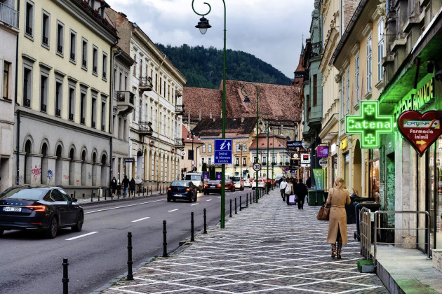 Vin „pedepsele Facebook”: Brașovean condamnat pentru postarea: „Aplicați procedura de la 1907, trageți fără somație în îmbuibați”