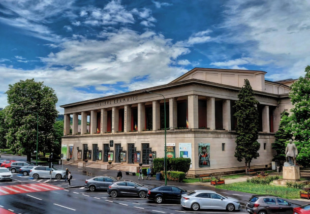 Teatrul, despre tensiunile de la Operă: să-l demită şi pe al nostru director