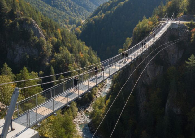 Următoarea atracţie turistică: cel mai înalt pod suspendat din Europa 