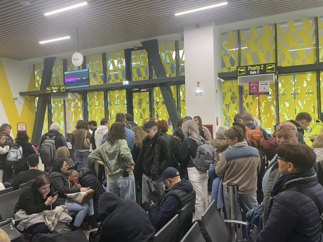 4.014 de oameni pe Aeroportul Brașov. Unii pleacă la mare cu avionul privat, sunt și „navetiști” de Cluj