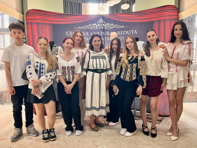 Misiune pentru elevii de la „Baiulescu”: Creaţii ce vor reinterpreta pieptarul tradiţional din Poiana Mărului