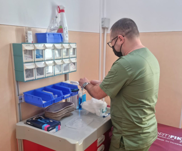 10 căpuşe pe zi pe fişa de la Infecţioase Braşov: „Dacă cumva apare un inel roşiatic pe piele, da, este un semn că trebuie să ne prezentăm la medic”