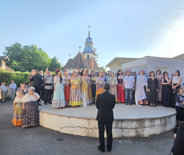 Corul sclavilor, cu căluş la gură