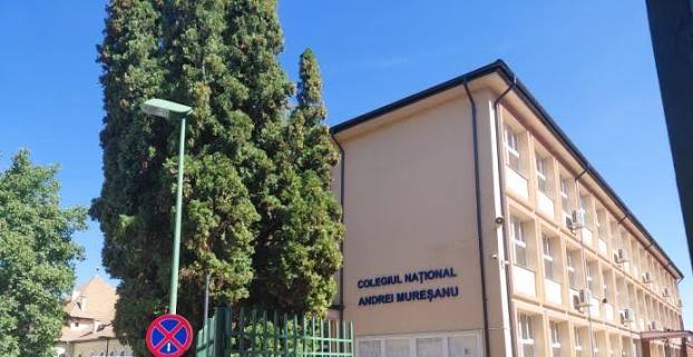 Primăria Braşov mai are de făcut „mici retuşuri” la Liceul Andrei Mureşanu