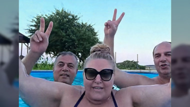 Şoşoacă, din piscină: risipiţi apa