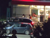 Deschis non-stop, manele cu acompaniament. Fief de petrecăreți în miez de noapte, într-un cartier din Brașov