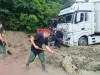 Pompieri de la Braşov, trimişi să intervină după dezastrul de la Comarnic
