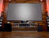 De ce un soundbar cu sunet calibrat pentru spațiul tău interior schimbă complet felul în care te uiți la filme acasă?
