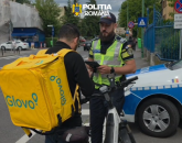  Filtru la poarta IPJ: Nici sub nasul Poliției nu se respectă regulile. Bolt, Wolt, Glovo, simpli trecători – n-a scăpat niciunul