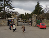 Casa mortuară de la Cimitirul Municipal Braşov, prea mică pentru numărul de ceremonii. Sunt şi zile cu 4 priveghiuri simultane