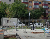 O parcare dintre blocuri, transformată în  parc. Vandalizările deja au început, locatarii sunt rugaţi să păstreze mobilierul 