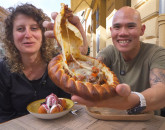 „Hungry Two Travel”, episodul Brașov. Ce au găsit călătorii culinari de promovat din meniul de sub Tâmpa