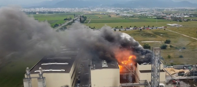 Explozie după explozie la fabrica Kronospan Brașov. Austriecii pare că n-au învățat lecția Sebeș, care a explodat anul trecut și pentru care au dosar de „ucidere din culpă” 