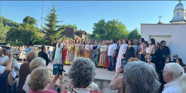 Solicitare pentru artiştii Operei Braşov: Nu transformaţi spectacolele în proteste 