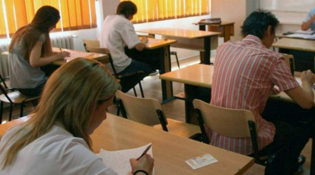 372  de cadre didactice din Brașov intră azi în examen