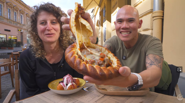 „Hungry Two Travel”, episodul Brașov. Ce au găsit călătorii culinari de promovat din meniul de sub Tâmpa
