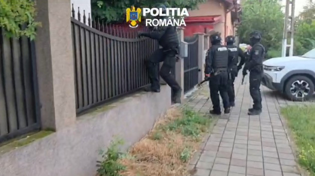 Vile care nu există, dar vândute şi la câte 2 „proprietari”. 10 păgubiţi până acum, 3 milioane de lei deja „spălaţi”