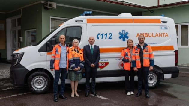 O ambulanţă complet echipată, cu incubator neonatal, donată Braşovului de o companie privată: 110.000 de euro 