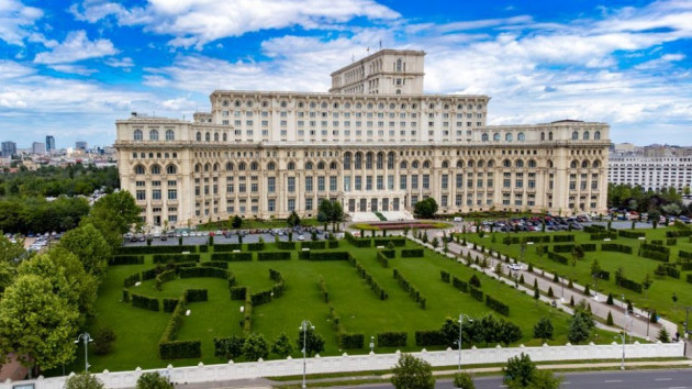 Pe „pilot automat” până în toamnă 