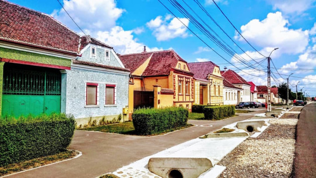 Prejmer: A sunat la 112 să-şi ajute vecina, bătută în casă de băiat