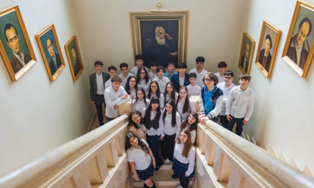 Profesoara cu 5 elevi de 10 la Evaluare şi alţi 20 cu note peste 9 