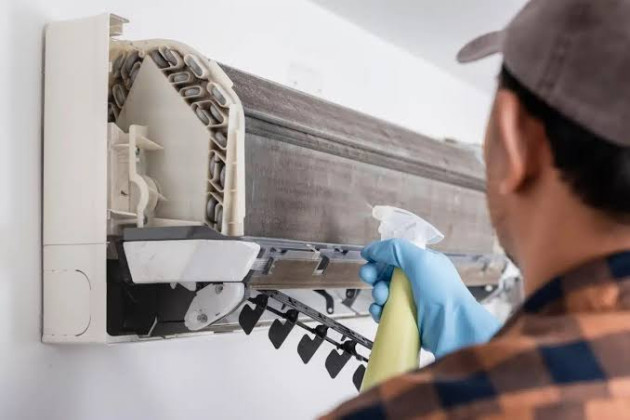 Un aparat de aer condiţionat murdar creşte facturile la energia electrică