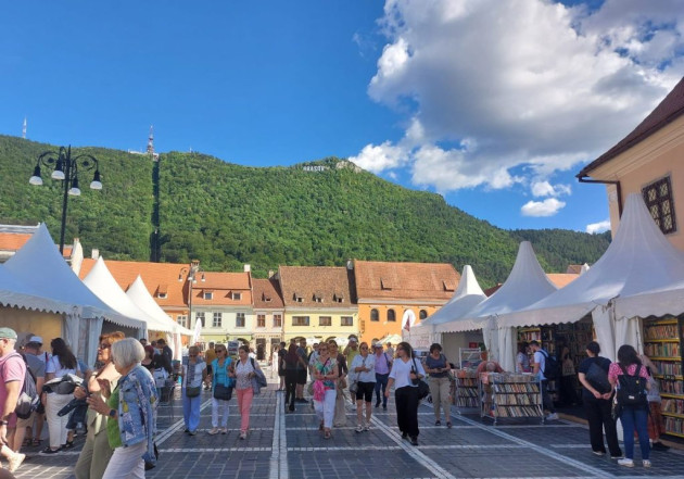 8 - 12 iulie: Piaţa Sfatului se transformă într-o „librărie în aer liber”