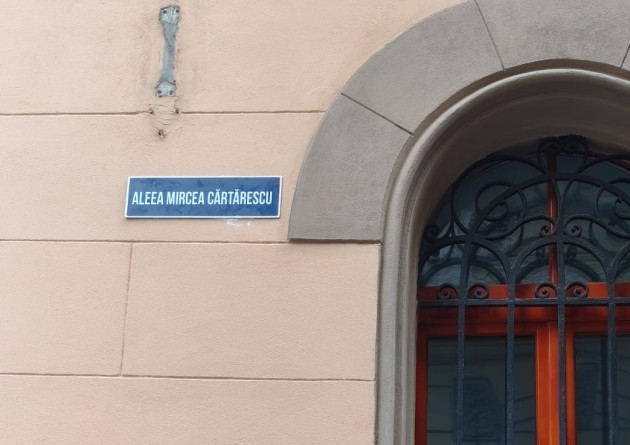 Cine-a pus plăcuţa-n... drum? Cazul „Aleii Mircea Cărtărescu”, o stradă fantomă de care n-are nimeni habar  