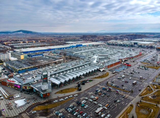 Din București, clientă „cu bulină” la mall. S-a întors să ia haine de unde a mai furat o dată
