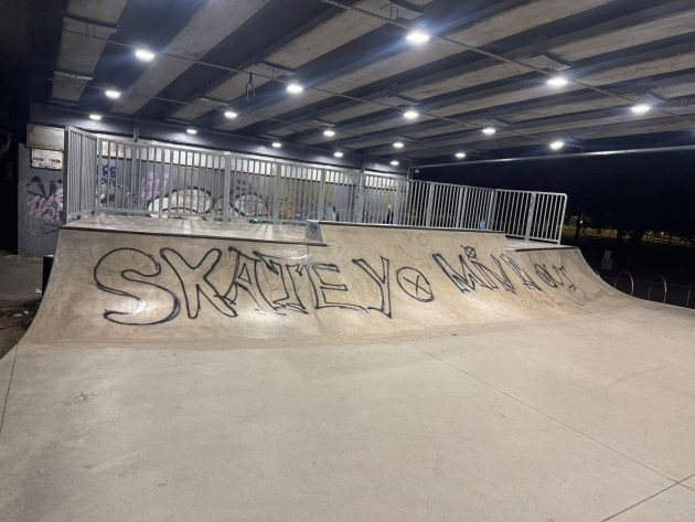 Îi așteptau: alți desenatori în Skate Park. Îi așteptăm: pe polițiștii care prind „artiștii” în centrul istoric  