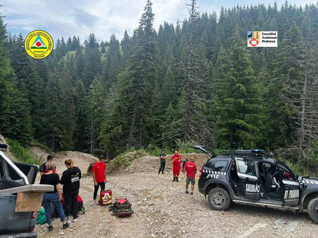 6 într-un 4x4, s-au izbit de o stâncă