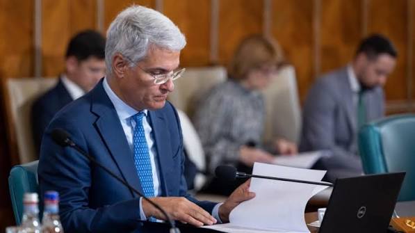 Bugetarii îşi vor putea simula salariile