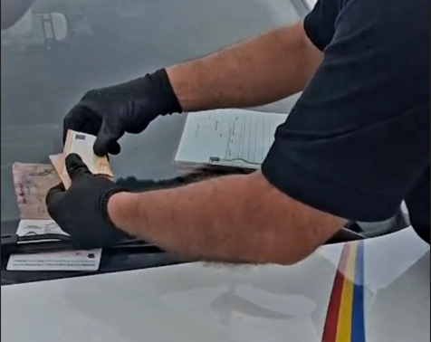 A încercat să oprească un control cu 50 de euro