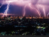 Când e furtună afară, NU le foloseşti! Uite ce electrocasnice trebuie să scoţi din priză înainte